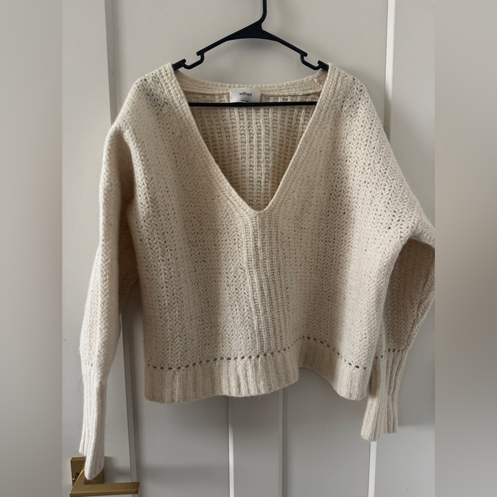 Cozy Cream V-Neck Sweater Wilfred large 43% alpaca 43% merino wool 14% nylon